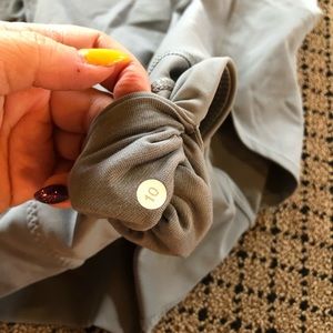 Grey lulu lemon leggings. 3/4 length